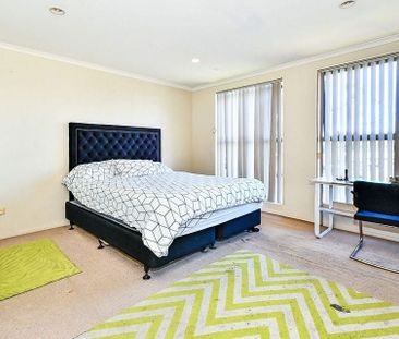 4-Bedroom Home with Double Garage – Takanini - Photo 5