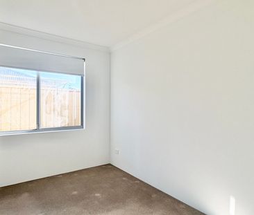 Spacious 4 Bedroom + Study Home in Convenient Cannington Location! - Photo 4