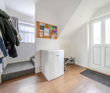 4 bedroom semi-detached house to rent - Photo 3