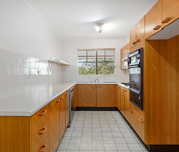 Large Two Bedroom Top Floor Unit - Photo 6