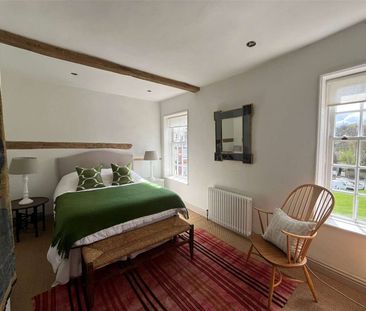 An impressive Grade II listed home in the heart of Westerham, overl... - Photo 6