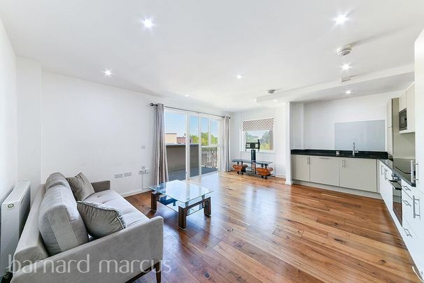 Grahame Park Way, London - Photo 1