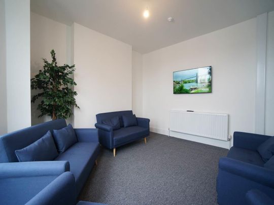 7 Holyhead Road - Photo 1