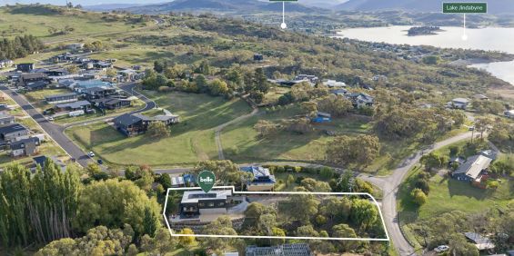 Architectural Living in East Jindabyne - Photo 3