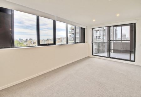 Generously Sized & Ultra Modern Apartment. - Photo 2