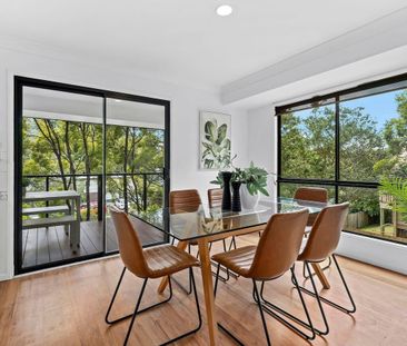 Beautifully Renovated Family Home In The Heart Of Carina. - Photo 1