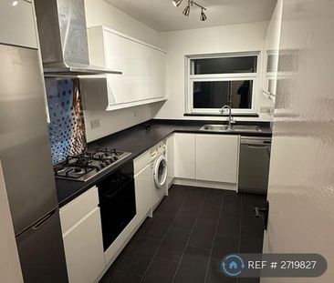 1 bedroom in a flat share to rent - Photo 5