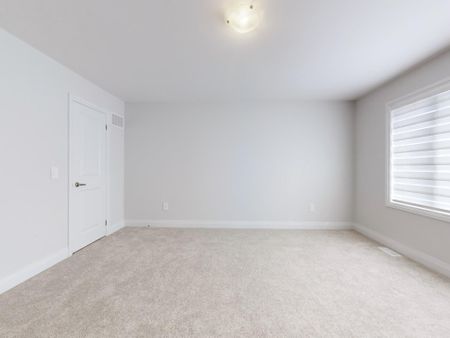 For Lease - 111 Corley Street, Kawartha Lakes, Ontario - Photo 5