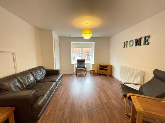 3 bedroom Semi-Detached House to let - Photo 1