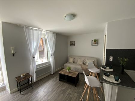 Studio Meublé et rénové dans le bourg de Beaumont, - Photo 2