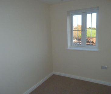 3 Bed House - Photo 2