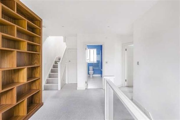 Roundwood Park, Harpenden, AL5 - Photo 1