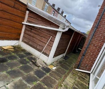 2 bedroom end of terrace house to rent - Photo 4