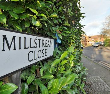 Flat to rent on - Photo 2