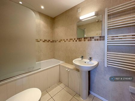 2 bedroom flat to rent - Photo 4