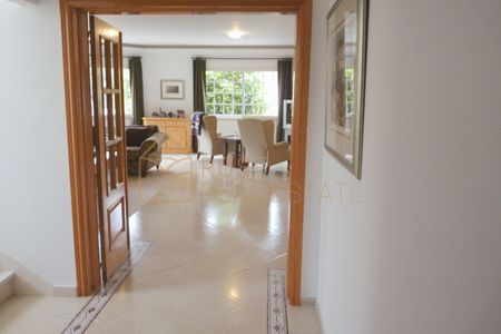 Spacious five bedroom villa with pool and garden in Birre, Cascais - Photo 5