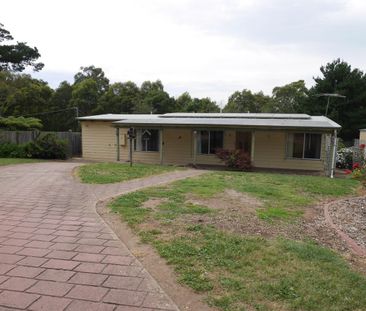 Charming 4-Bedroom Family Home in Peaceful Mount Evelyn - Photo 5