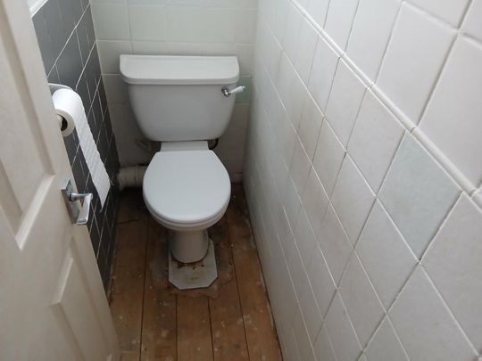 2 bedroom end of terrace house to rent - Photo 1