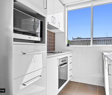 MGM MARTIN - TWO BEDROOM APARTMENT - Photo 5