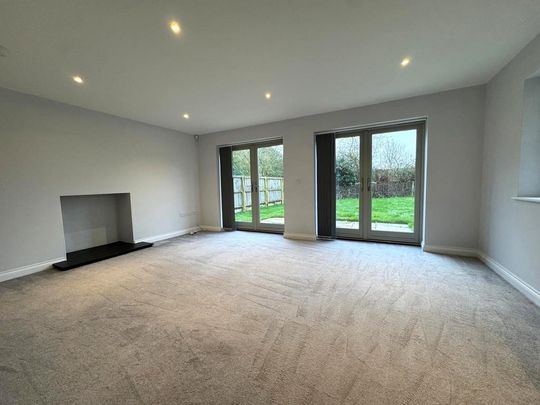 4 bedroom detached house to rent - Photo 1