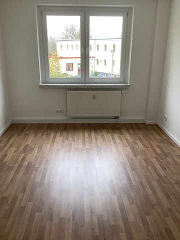 Tolle 3 Raumwohnung mit Balkon! Neu hergerichtet zum 01.09.2024! - Photo 2