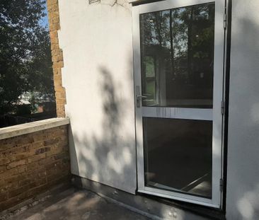 Studio Flat, Minster Rd, NW2 - Photo 2