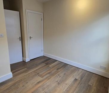 3 bedroom flat to rent - Photo 5