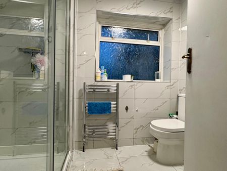 Moor Lane, Harmondsworth, West Drayton, UB7 0AR - Photo 5