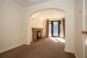 3 bedroom house to rent The Spinney, Bar Hill, Cambridge, CB23 - Photo 4