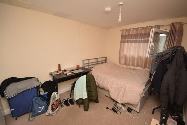 3 bedroom flat to rent - Photo 1