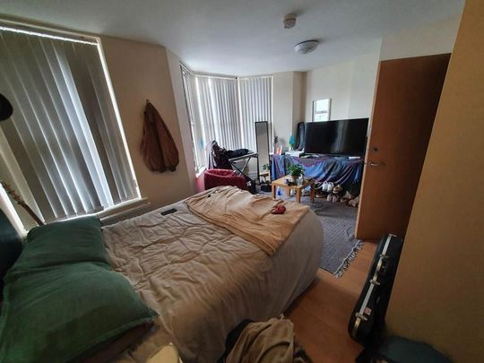 8 bedroom house to rent - Photo 1