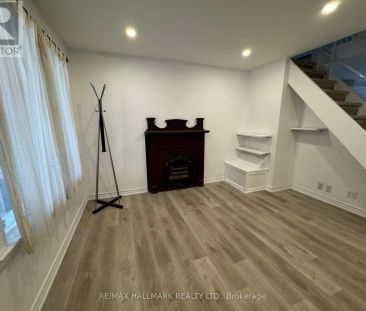 58 PAPE AVENUE - Photo 2