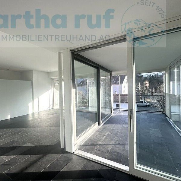 Generous 4.5-room apartment with glazed loggia and mountain view - Foto 1