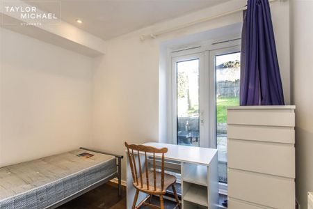 5 bedroom semi-detached house to rent - Photo 3