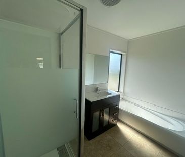 3 Bedrooms in BURSWOOD - Photo 4