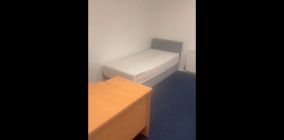 Room in a Shared Flat, Moseley St, B12 - Photo 2