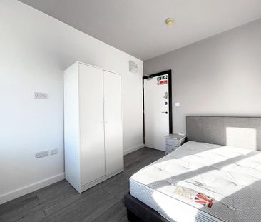 1 bedroom in a house share to rent - Photo 1