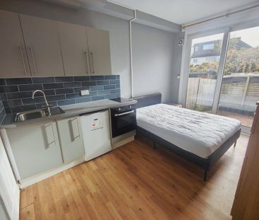 Studio to rent - Photo 2