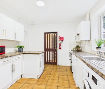 1 bedroom in a house share to rent - Photo 5