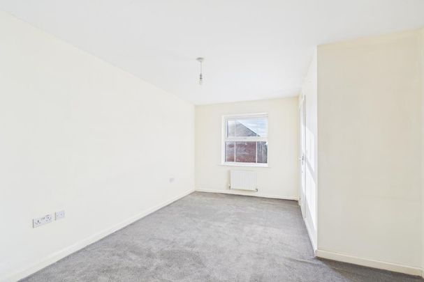 4 bedroom end of terrace house to rent - Photo 1