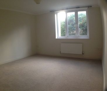 Three Bedroom Apartment to Rent in Taunton - Photo 3