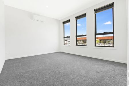13 Glisten Way, Craigieburn VIC 3064 - Townhouse For Rent | Domain - Photo 2