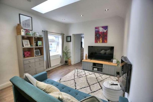 Park Lane, Poynton, SK12 - Photo 1
