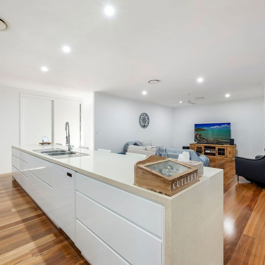 1 Raewood Close, Coral Cove QLD 4670 - House For Rent | Domain - Photo 1