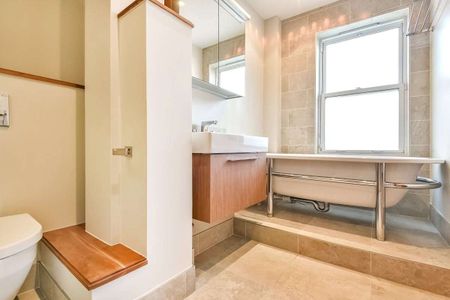 A spacious and contemporary apartment in the Post Office Square development - Photo 5