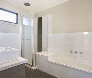 Stylish Contemporary Townhouse in Prime Essendon North Locale - Photo 3