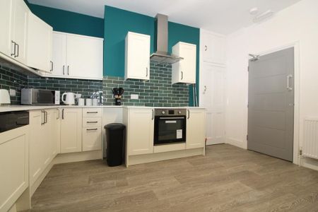 1 bedroom in a house share to rent - Photo 3