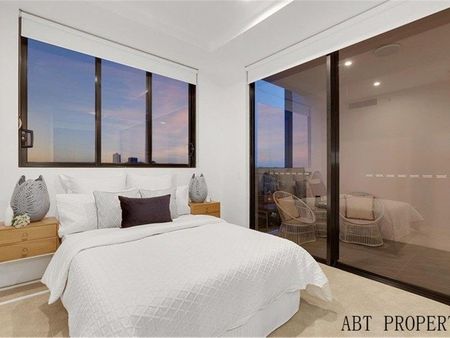 COME HOME TO SOMETHING SPECIAL AT THIS APARTMENT. UNBEATABLE LOCATION - WALK TO SHOPPING CENTRE, TRANSPORT AND BRISBANE STATE HIGH - Photo 4