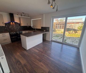 3 bedroom detached house to rent - Photo 3