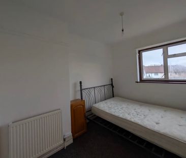 3 Bed Detached House, Normans Mead, NW10 - Photo 6